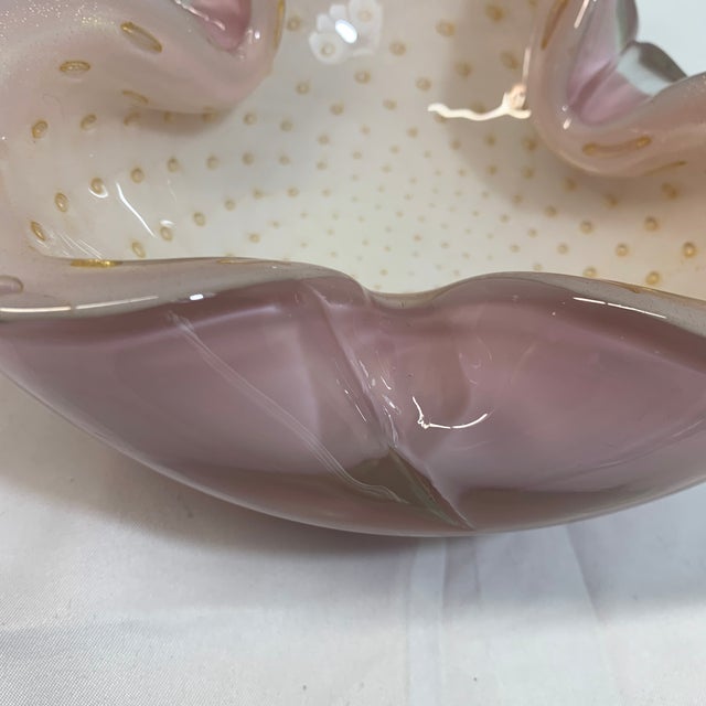 Alfredo Barbini Vintage C. 1950s Alfredo Barbini Sommerso Cased Glass Vide-Poche in Shades of Pink With Bullicante and Gold Flecks For Sale - Image 4 of 7
