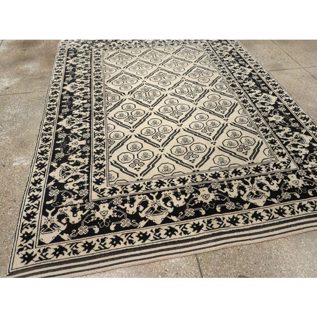 Galerie Shabab Collection Mid-20th Century Turkish Anatolian Accent Rug For Sale In New York - Image 6 of 8