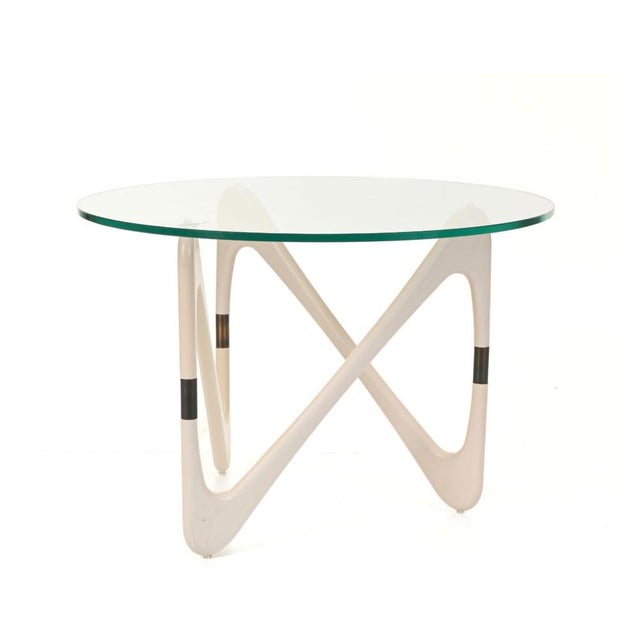 Mid-Century Modern Coffee Table in White Lacquered Wood and Brass with Round Glass Top, 1950s For Sale - Image 3 of 16