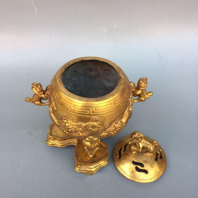 1980s Gilded Bronze Lion Incense Burner, Foo Dog Finial & Carved Relief Lions, Chinoiserie Lidded Censer With Matching Stand For Sale - Image 5 of 9