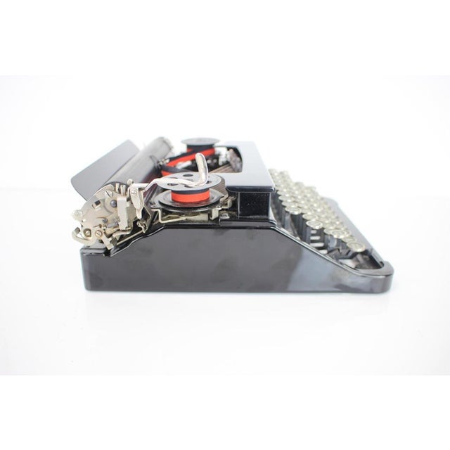 Silver Corona Junior Portable Typewriter, U.S.A. 1395 For Sale - Image 8 of 12