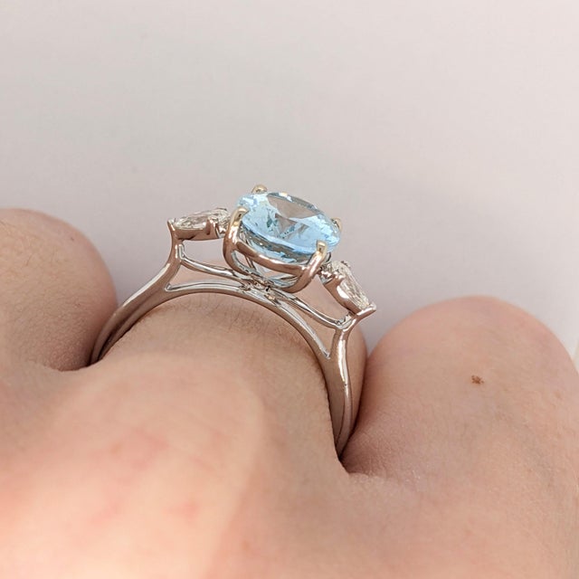1.4Ct Aquamarine and Pear Diamond Accents in Solid 14k White Gold, Size 6.75 For Sale - Image 4 of 8