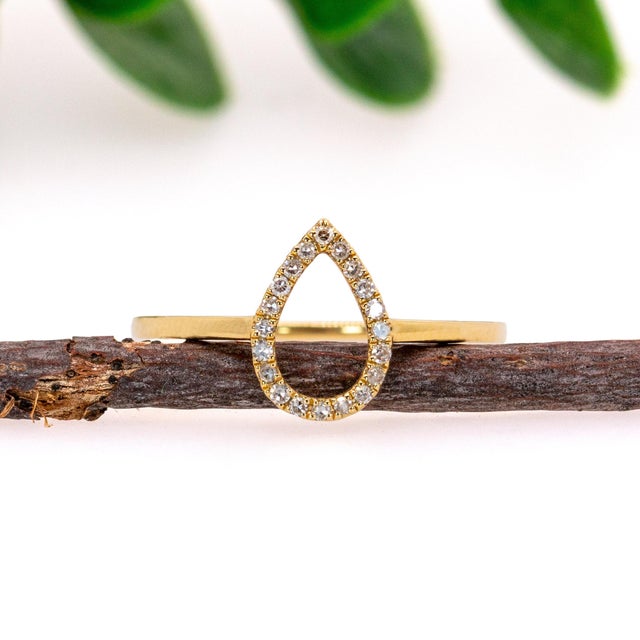 Modern Fine Natural Diamond Pear Halo Ring: Solid 14k Gold – Elegant Statement Jewelry, Size 6.75 For Sale - Image 3 of 7