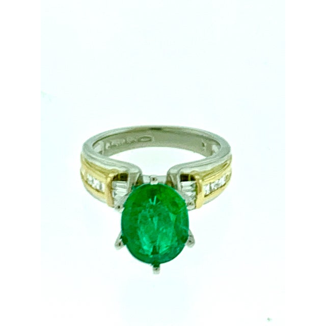 Gemstone 5.5 Carat Oval Cut Emerald and Diamond in 18 Karat/Platinum Two-Tone Ring Estate For Sale - Image 7 of 18