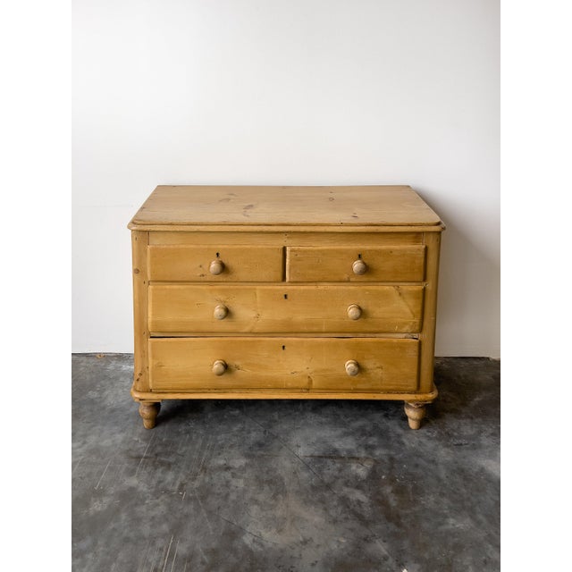 Mid 19th Century Antique 19th Century English Victorian Pine 2/2 Chest of Drawers For Sale - Image 5 of 8