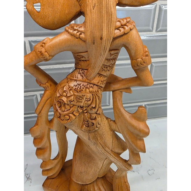 Late 20th-Century Balinese Modernist Wood Carving of a Janger Fan Dancer – 13.5-Inch Decorative Sculpture For Sale - Image 9 of 11