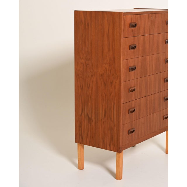 Scandinavian Chest of Drawers in Teak and Oak, 1960s For Sale - Image 4 of 10