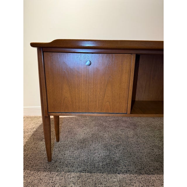 1960s Danish Modern "Boomerang" Teak Executive Desk Attributed to Peter Løvig Nielsen For Sale - Image 9 of 12