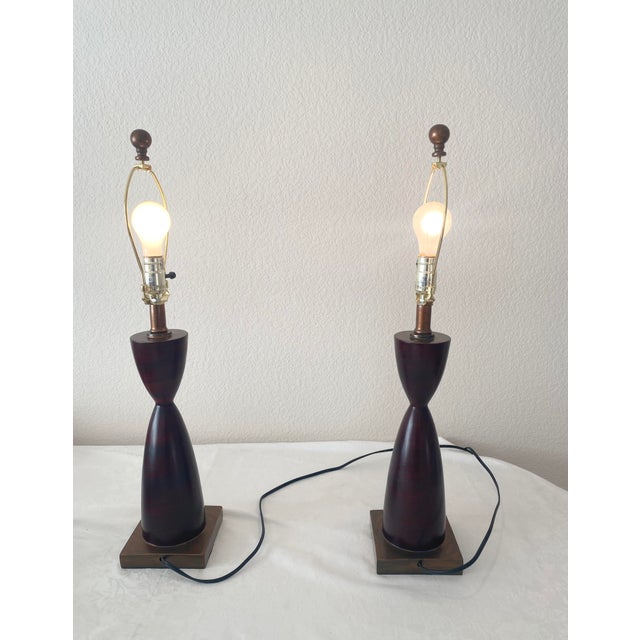 Mid-Century Modern Design Pair of Hourglass “Turned” Shaped Two-Toned Dark Vintage Lamps Excellent Condition For Sale - Image 11 of 12