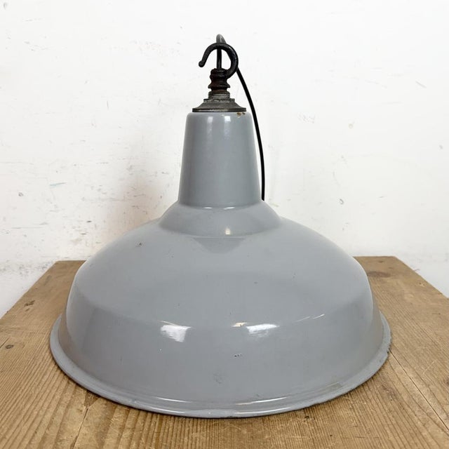 Industrial British Grey Enamel Factory Pendant Lamp from Benjamin Electric Manufacturing Company, 1960s For Sale - Image 11 of 17