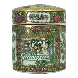 Qianlong Chinese Porcelain Jar With Top - With Marking on the Bottom