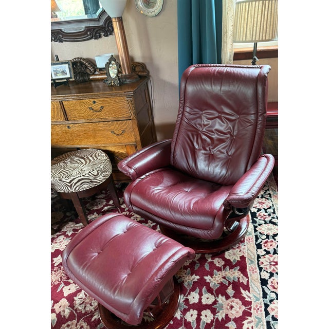 Ekornes ASA Vintage Stressless Ekornes MCM Burgundy (Red-Brown) Leather Lounge Chair & Ottoman For Sale - Image 4 of 12