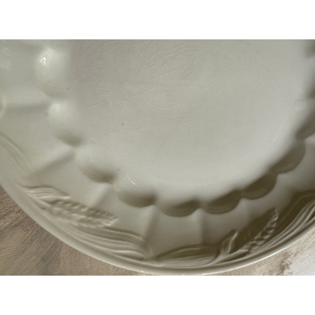 1950s Set of Five (5) Royal Crownford Wheat Ironstone 8” Plates, Made in England, Embossed White Ironstone Dinnerware For Sale In Chicago - Image 6 of 8