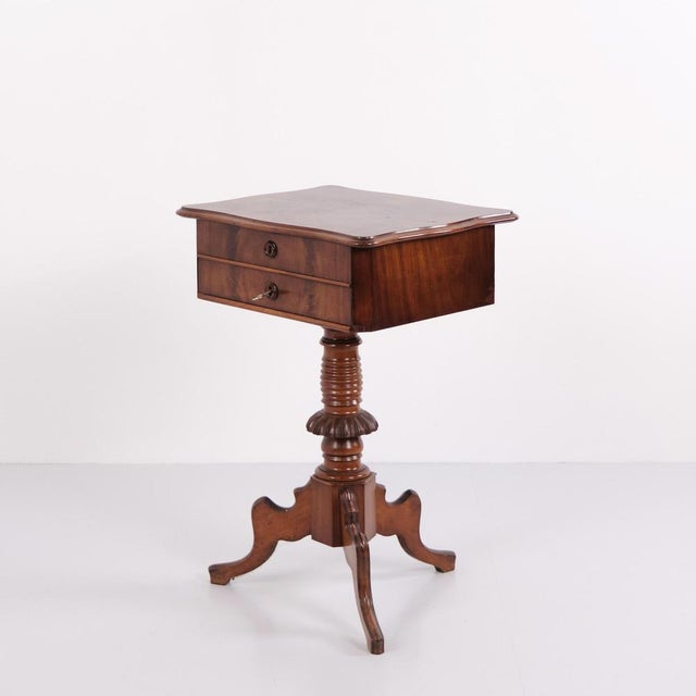 Hand-Polished Mahogany Pedestal Table, 1860s For Sale - Image 3 of 11