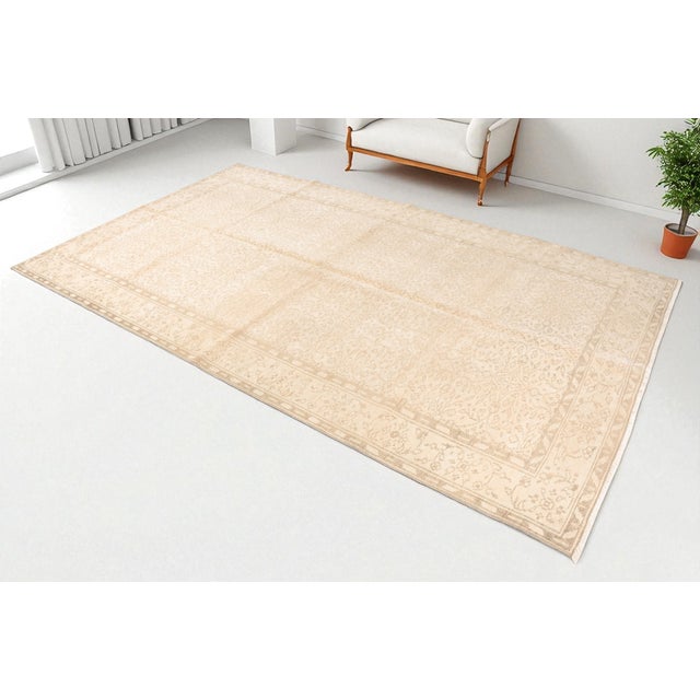 Turkish Mid 20th Century Biege Turkish Home Living Rug For Sale - Image 3 of 10