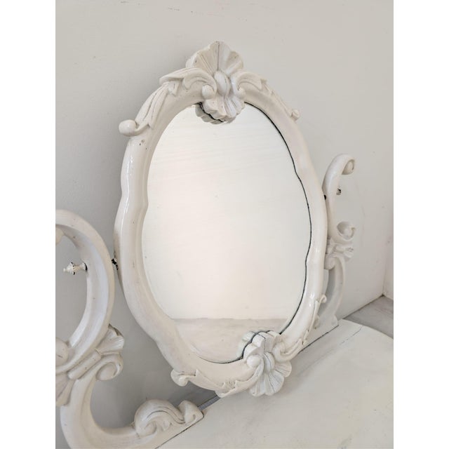 Baroque-Style Whitewashed Dressing Table with Drawer, Solid Wood Stylish Baroque-style dressing table with drawer, crafted...