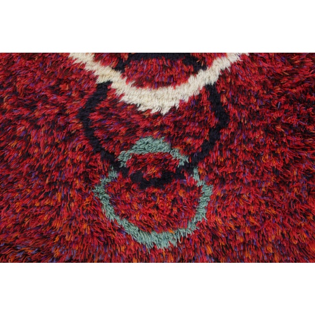 Mid-Century Modern Vintage Swedish Rya Rug With Red Field and Concentric Geometry - Rug & Kilim For Sale - Image 3 of 8