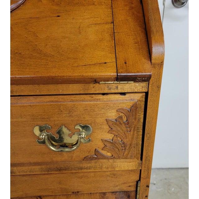 Brown Antique American Slant-Front Secretary Desk in Maple, Early 19th Century For Sale - Image 8 of 11