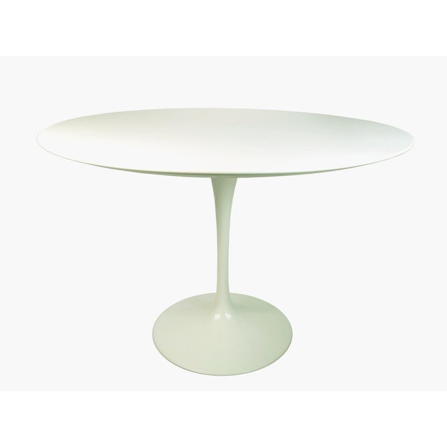 White Cast Aluminum & Laquered Wood Tulip Round Table by Eero Saarinen for Knoll International, 1980s For Sale - Image 15 of 15