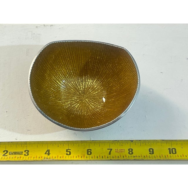 1970s Mid-Century Modern Decor Collection: 3-Piece Amberina, Gold Starburst, and Textured Pottery Set For Sale - Image 4 of 10