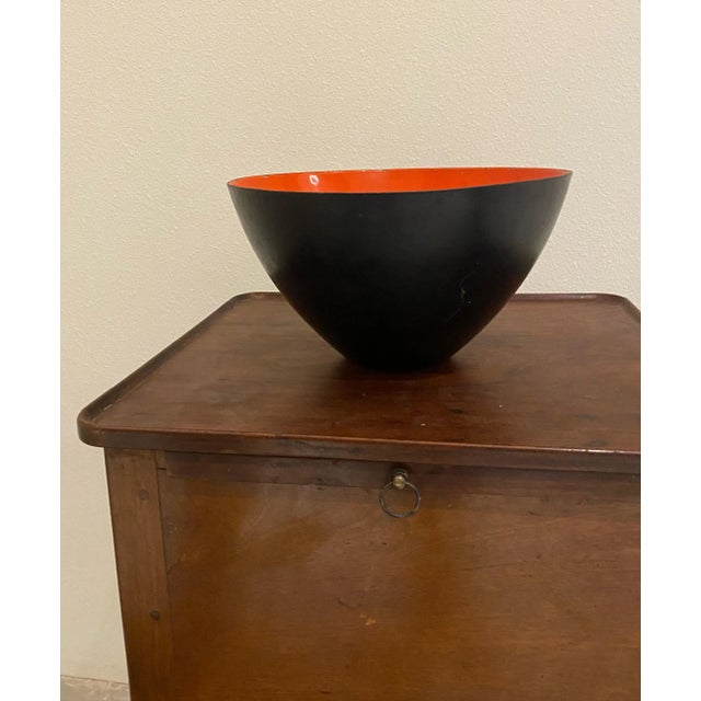 A wonderful Danish mid century bowl with red enamel interior and dark gray exterior. Circa 1950s.
