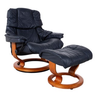 Set of Black Leather Reno Recliner and Ottoman with Manual Function from Stressless For Sale