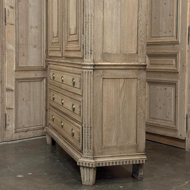 18th Century Dutch Louis XVI Period Stripped Oak Linen Press For Sale - Image 14 of 18