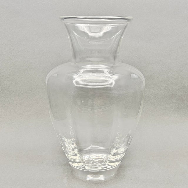 Contemporary Vintage 1980’s Simon Pearce “Shelburne” Clear Hand Blown Glass Optic Vase For Sale - Image 3 of 8