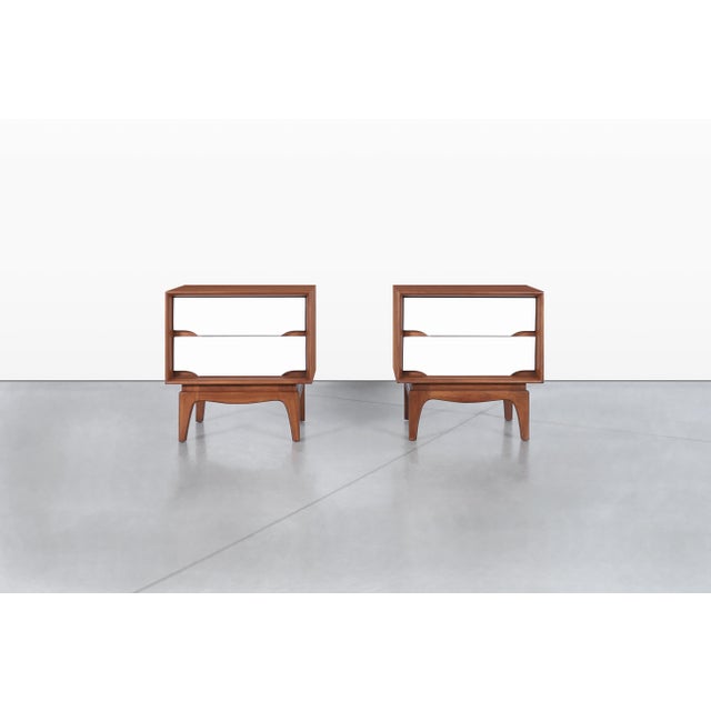Kent Coffey 1950s Pair of Mid-Century Modern Walnut and Lacquer Nightstands by Kent Coffey For Sale - Image 4 of 14