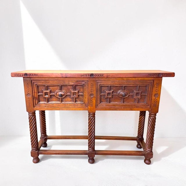 Spanish Hand-Carved Console Table, 1940s, in Very Good conditions. Designed 1920 to 1949