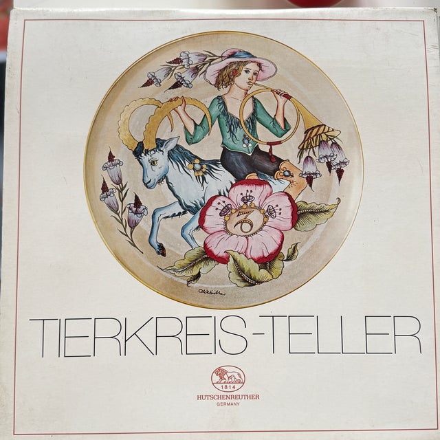 Modern Zodiac Sign Plate Limited Edition 1384/2000 Capricorn in Porcelain by Ole Winther for Hutschenreuther, 1979 For Sale - Image 3 of 6