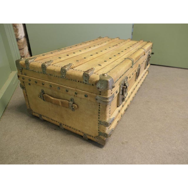 French Art Deco Velum Leather Trunk, 1920 For Sale - Image 6 of 8