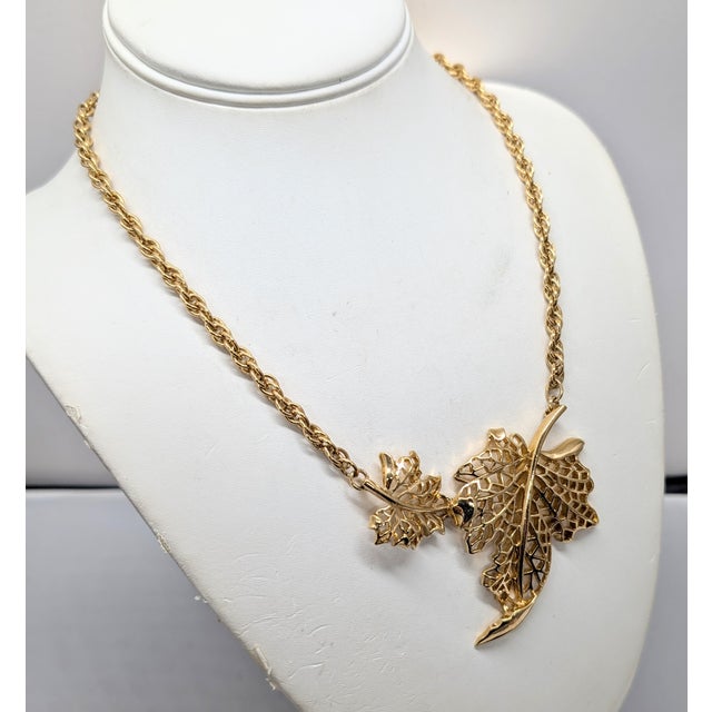 1970s Vintage Signed Crown Trifari Goldtone Openwork Leaves Pendant Necklace For Sale - Image 5 of 8