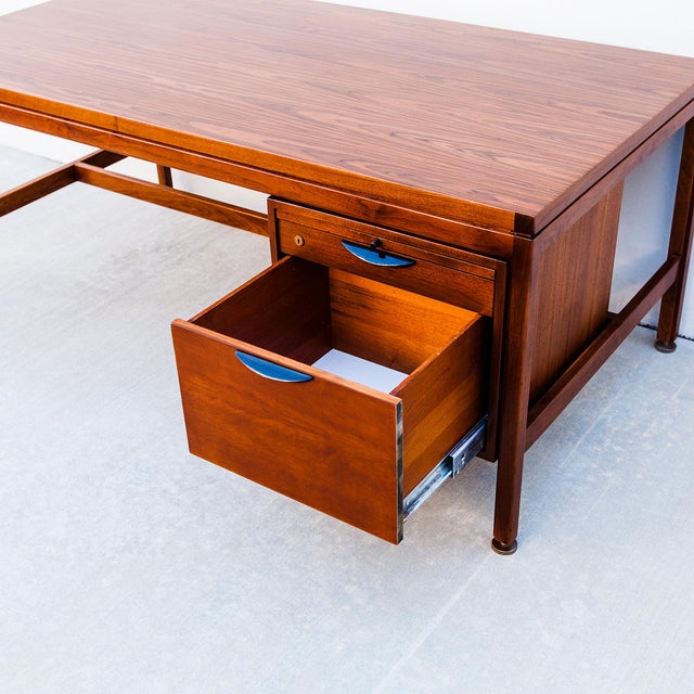 Jens Risom Attributed Walnut & Rosewood Executive Desk, 1960s Mid Century Modern For Sale - Image 12 of 14