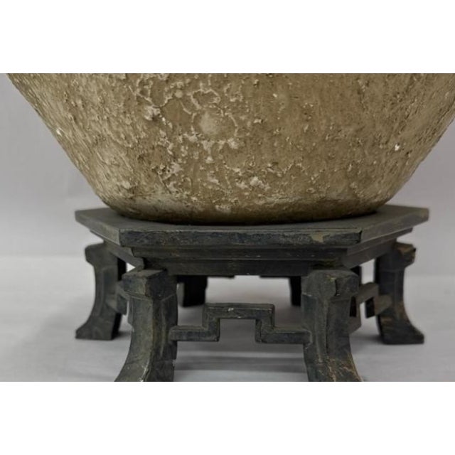 Chinoiserie Chinoiserie Stone-Finish Covered Jar on Metal Pagoda Stand With Hollywood Provenance For Sale - Image 3 of 5