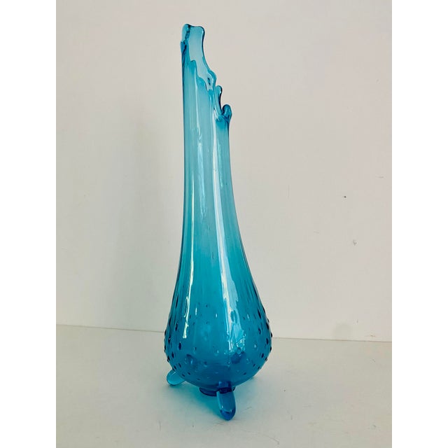 Mid-Century Modern L.E Smith Turquoise Cyan Blue Hobnail Glass 3-Toed Footed Swung Vase For Sale In Baltimore - Image 6 of 11