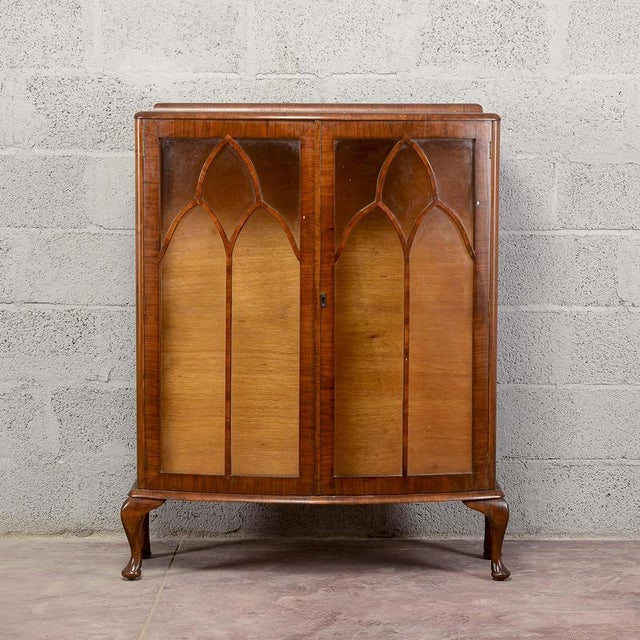 Small English Display Cabinet with Curved Doors and Glass, 1920 For Sale - Image 9 of 9