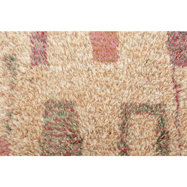Hand-knotted in wool, this 2x3 contemporary Scandinavian-style rug joins Rug & Kilim’s award winning Scandinavian...