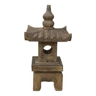 Rustic Gray Brown Temple Tower Top Pagoda Shape Garden Stone Lantern For Sale