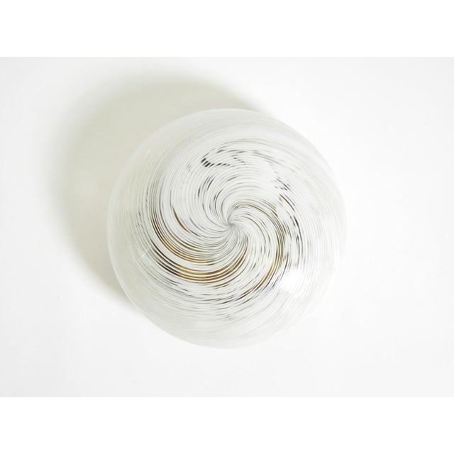 Beautiful 1980s swirl flush mount ceiling lamp. Round glass shade on a brass base. can also be used as a wall lamp. the...