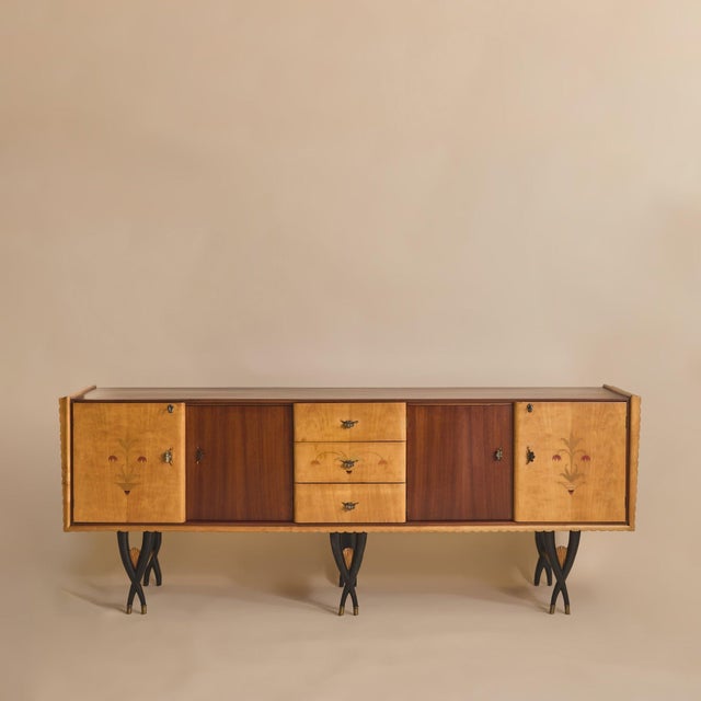 1950s Italian Mahogany Two-Tone Scalloped Sideboard Attributed to Paolo Buffa, 1950s For Sale - Image 5 of 11