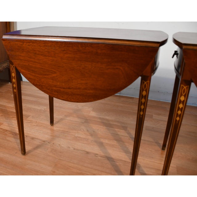 1970 Hickory Furniture English Sheraton Mahogany Inlaid Pembroke Side End Tables For Sale - Image 12 of 16