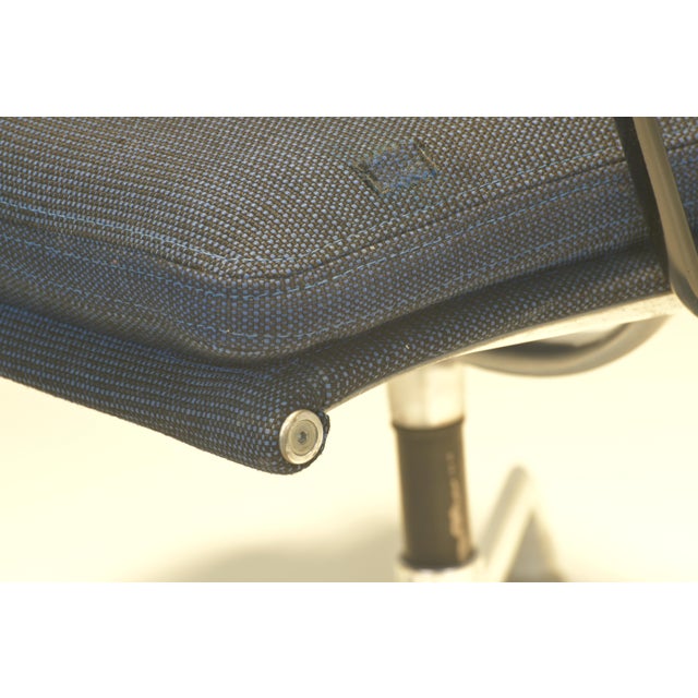 EA 208 Softpad Aluchair by Charles and Ray Eames for Herman Miller, 1970s For Sale - Image 13 of 15
