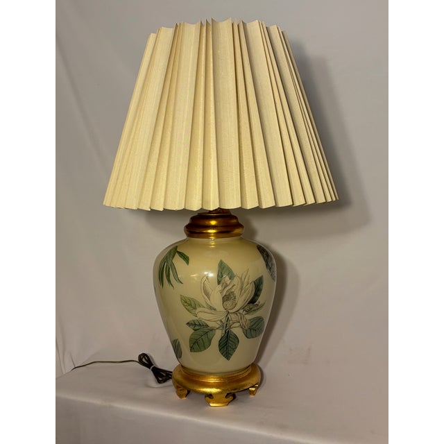 English 1980s Faience Table Lamp With Original Silk Pleated Shade For Sale - Image 3 of 5