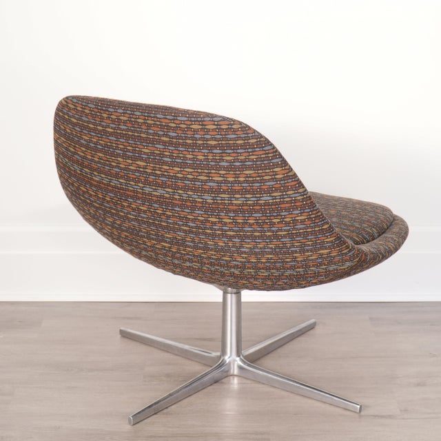 2000 - 2009 Modern Bernhardt "Chiara" Swiveling Lounge Chair For Sale - Image 5 of 7