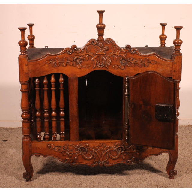 18th Century Provençal Bread Box in Walnut For Sale - Image 6 of 15