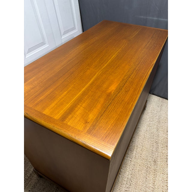 Chest of Drawers, Style United Kingdom For Sale - Image 16 of 18