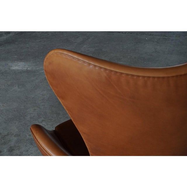 Set of Early Egg Chair and Ottoman by Arne Jacobsen for Fritz Hansen, Denmark, 1960s For Sale - Image 9 of 11