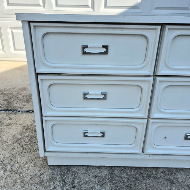 Midcentury Modern Space Age White Laminate 9-Drawer Dresser Chrome Hardware for Restoration For Sale - Image 4 of 15
