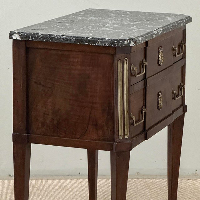 19th Century French Louis XVI Directoire Mahogany Marble Top Commode With Brass Accents For Sale - Image 13 of 18